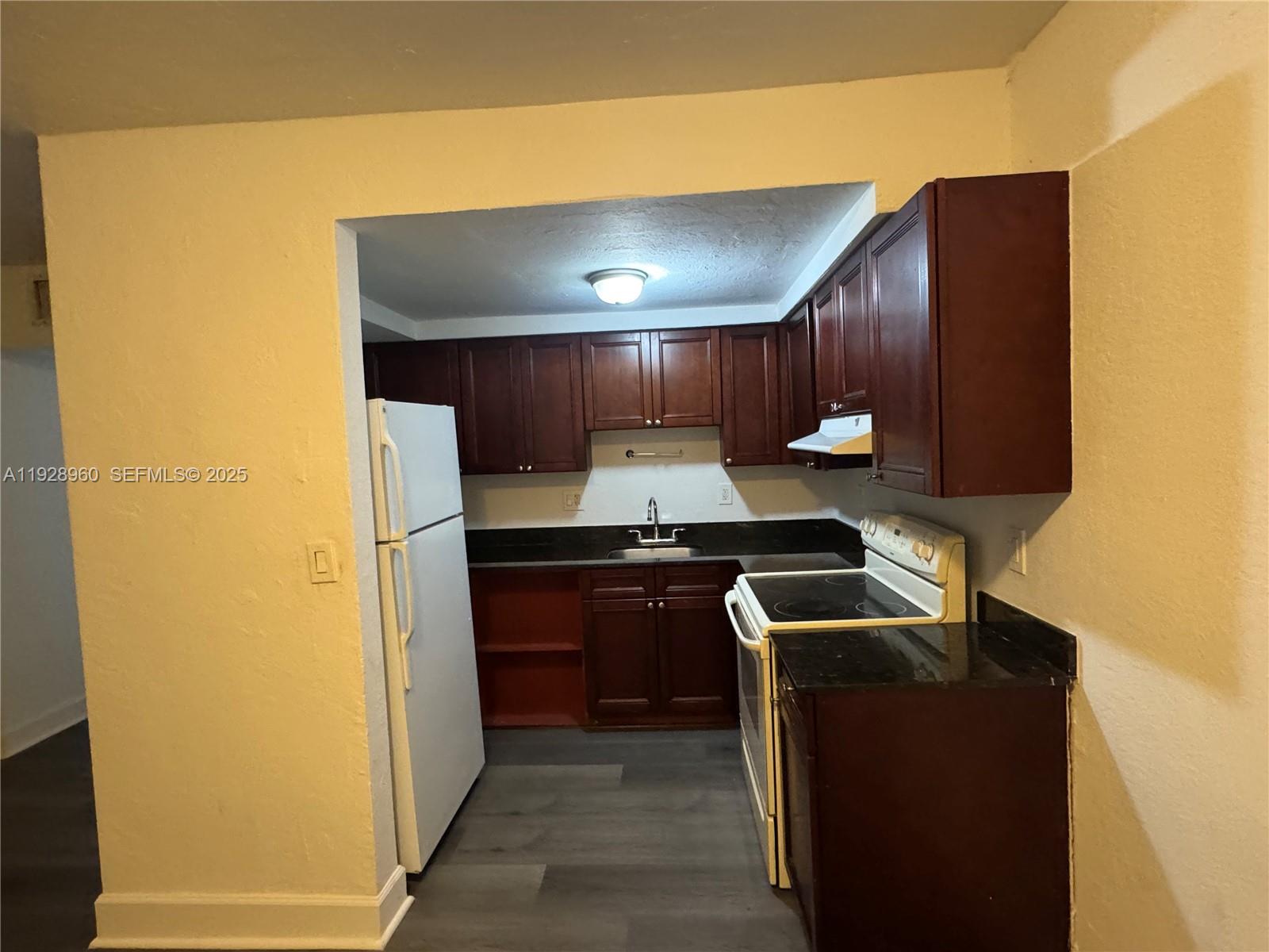 North Miami Condo: 1525 Northeast 135th Street