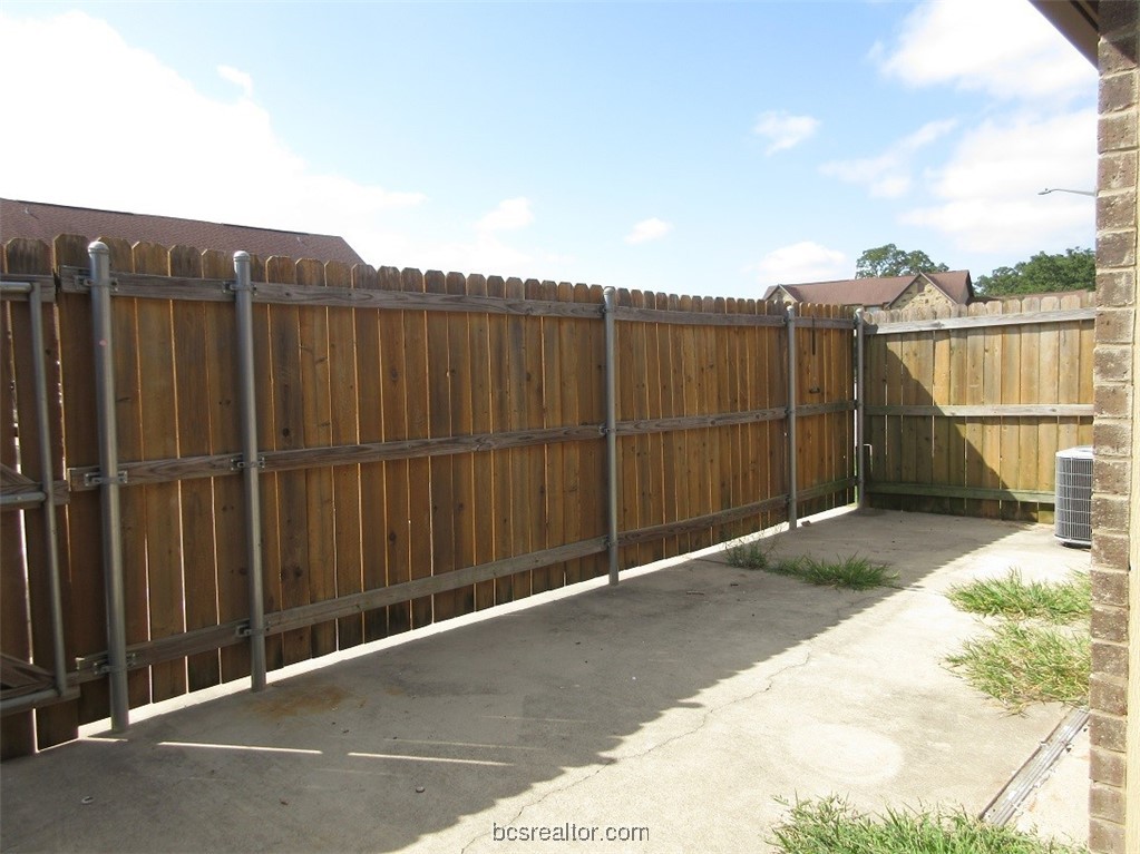 College Station Condo: 2907 Old Ironsides Drive