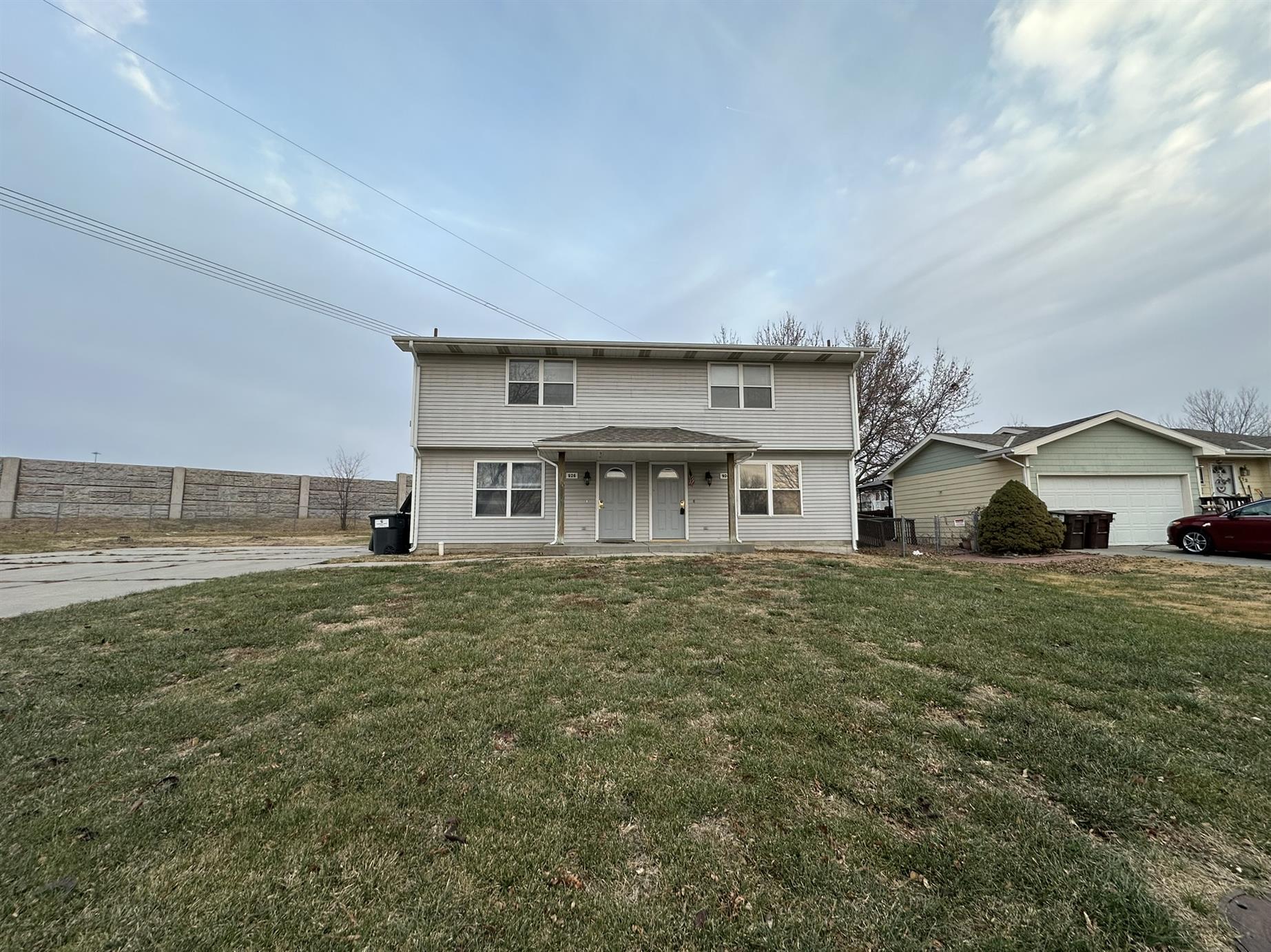 Lincoln Condo: 926 W Belmont