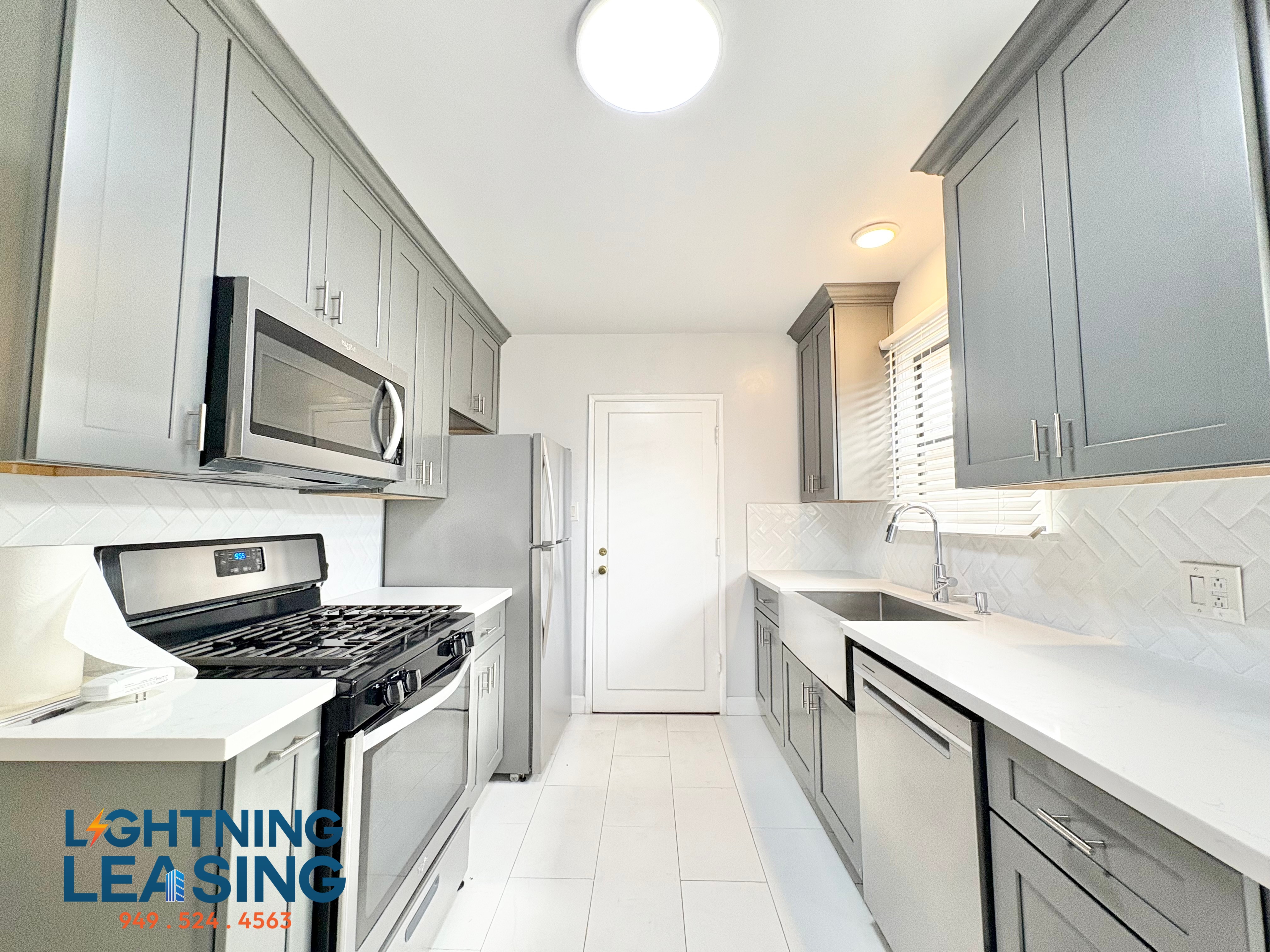 Los Angeles Condo: 1222 McClellan Dr