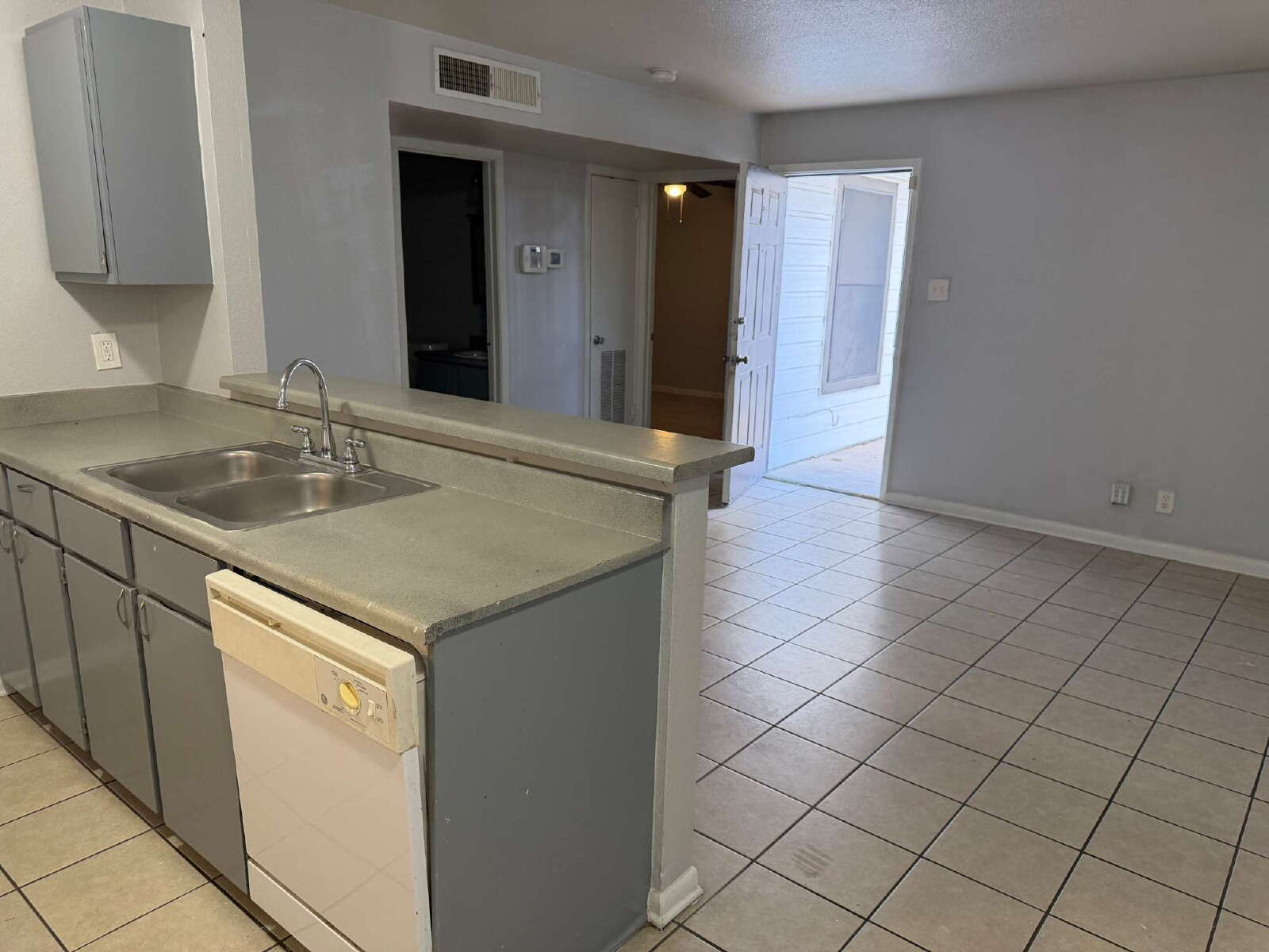 San Antonio Condo: 333 Hedges Street
