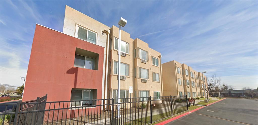 Bakersfield Condo: 500 R Street