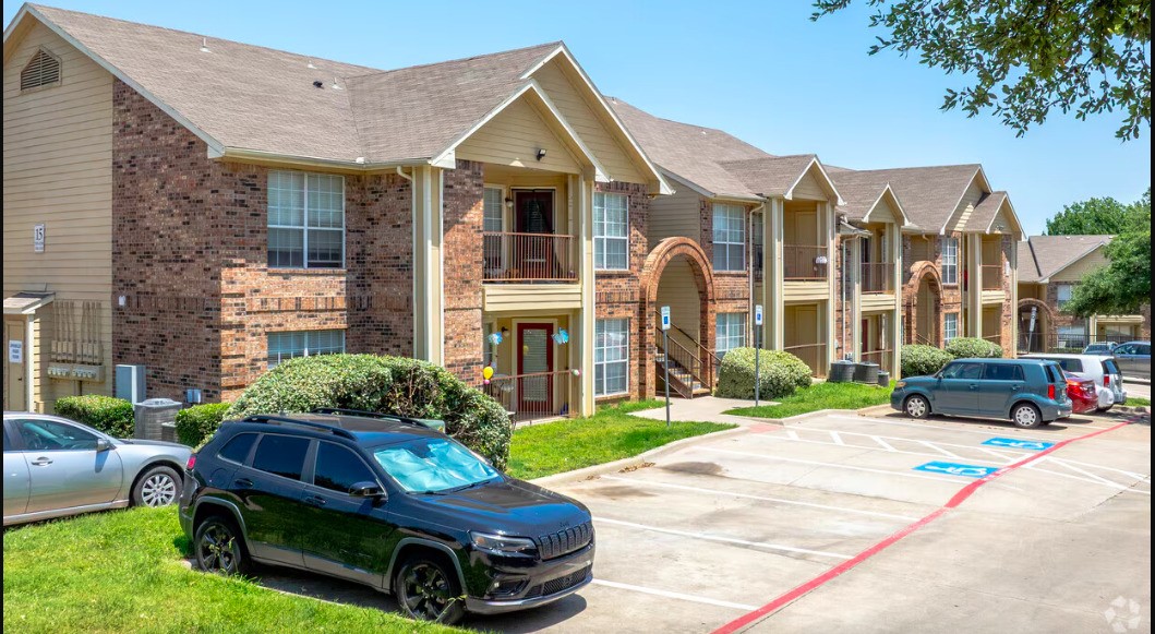 Euless Condo: 601 East Ash Lane