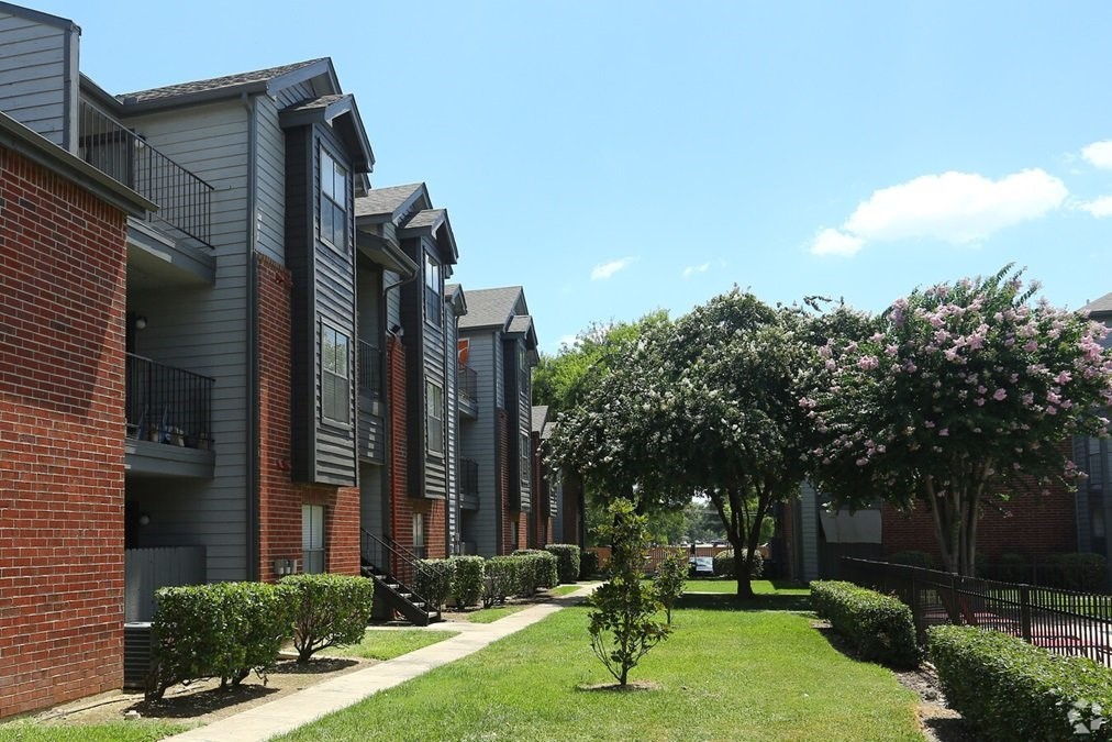 San Marcos Condo: 1400 Clarewood Drive