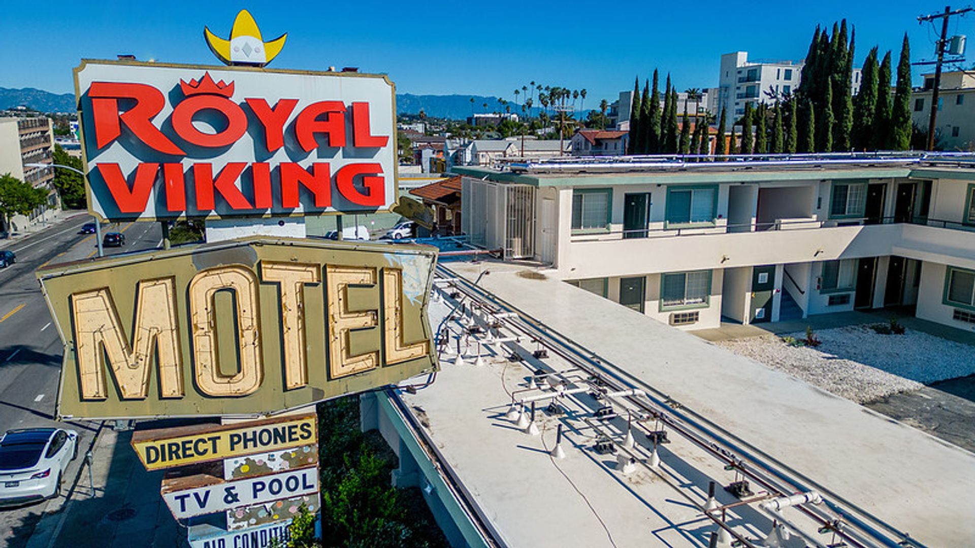 Los Angeles Apartment: 2025 W 3rd St