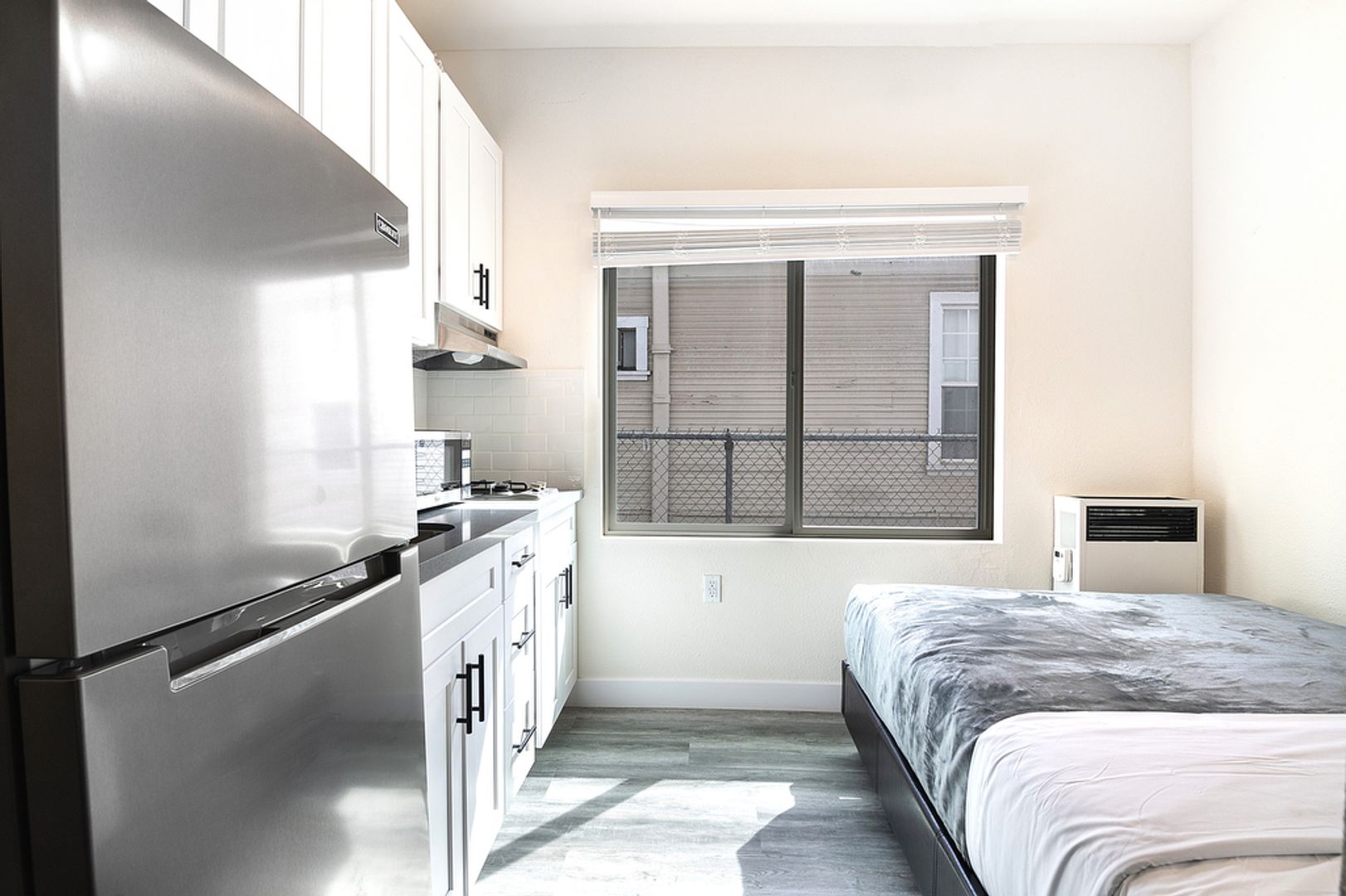 Los Angeles Apartment: 440 E 27th St