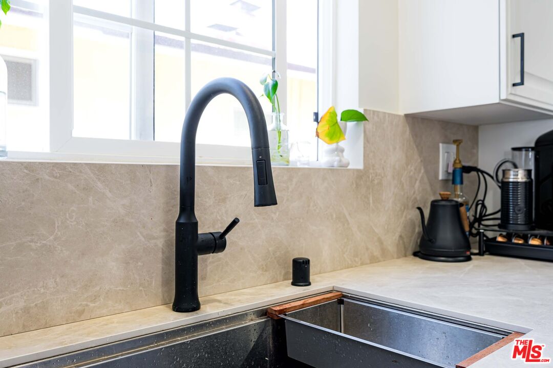 Valley Village Condo: 12023 Collins Street