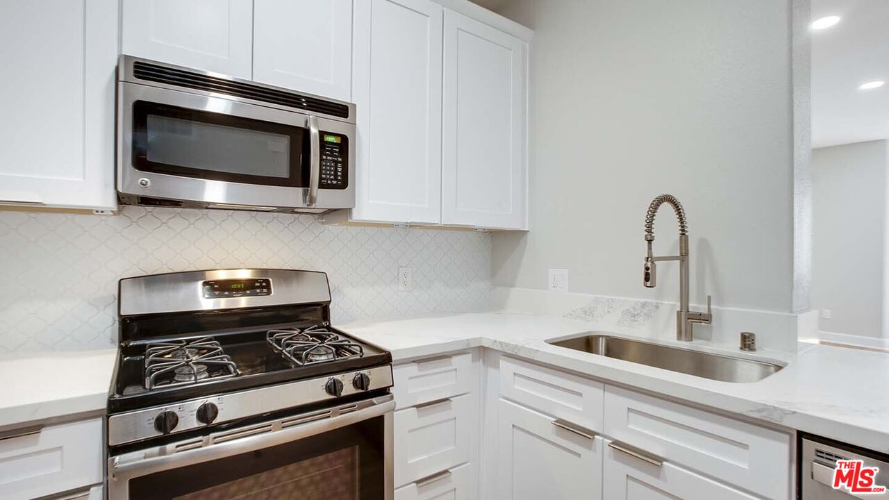 Los Angeles Condo: 5557 West 6th Street