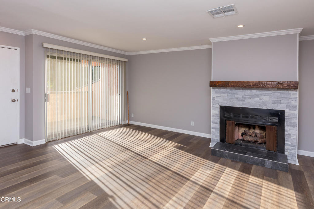 Ventura Condo: 677 County Square Drive