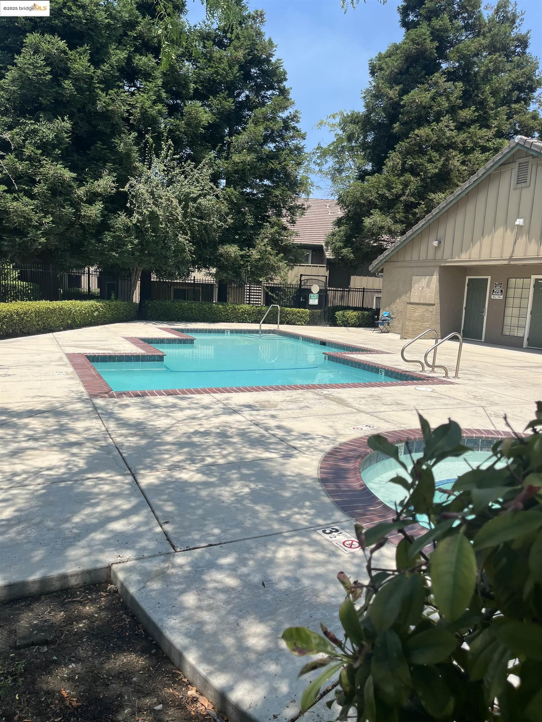 Pittsburg Condo: 2207 Lakeview Circle