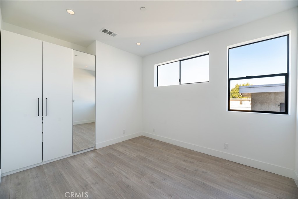 Los Angeles Condo: 1809 South Longwood Avenue