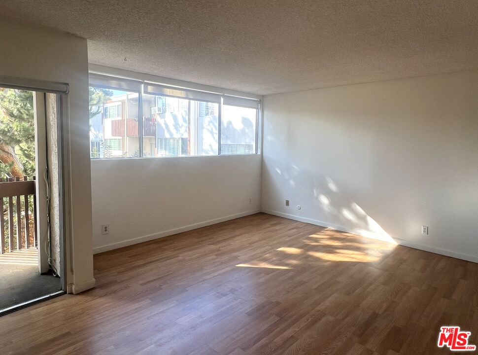 Culver City Condo: 6000 Canterbury Drive
