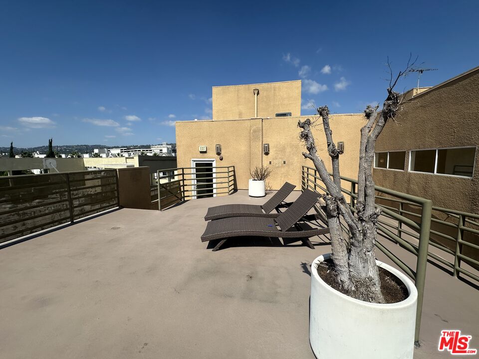 Los Angeles Condo: 8614 Burton Way