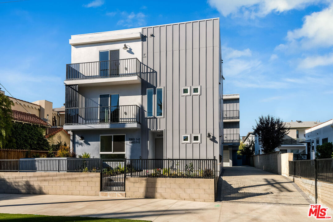Toluca Lake Condo: 10803 Kling Street