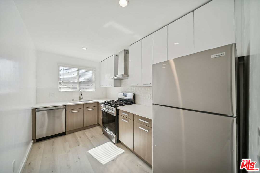 Los Angeles Condo: 252 South New Hampshire Avenue