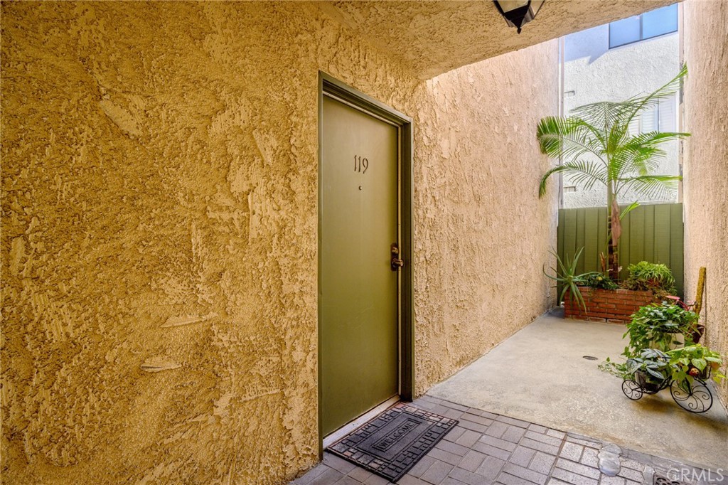 Glendale Condo: 409 Burchett Street