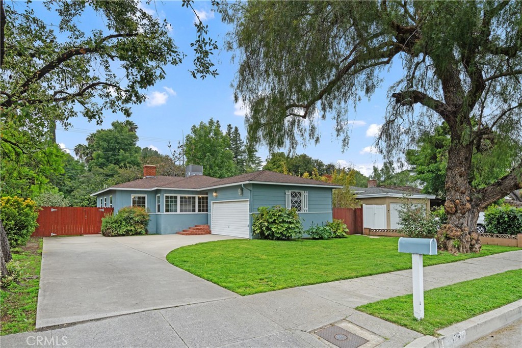 Woodland Hills Condo: 5529 Fallbrook Avenue