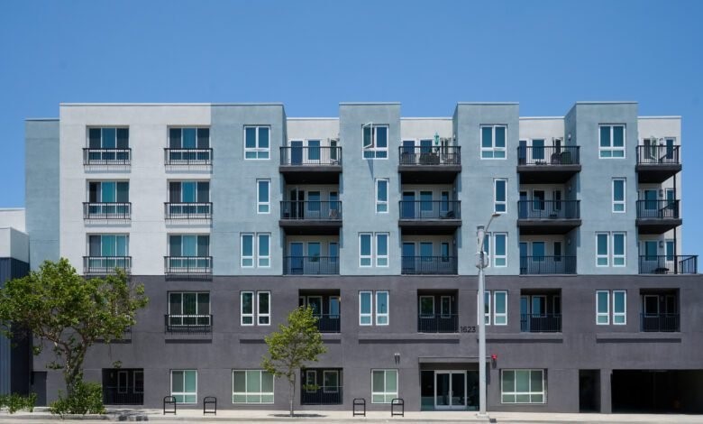 Los Angeles Condo: 1623 West Manchester Avenue