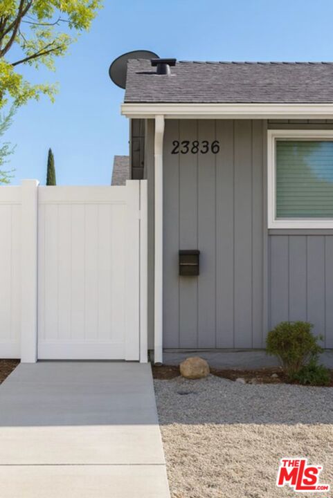 Woodland Hills Condo: 23836 Victory Boulevard