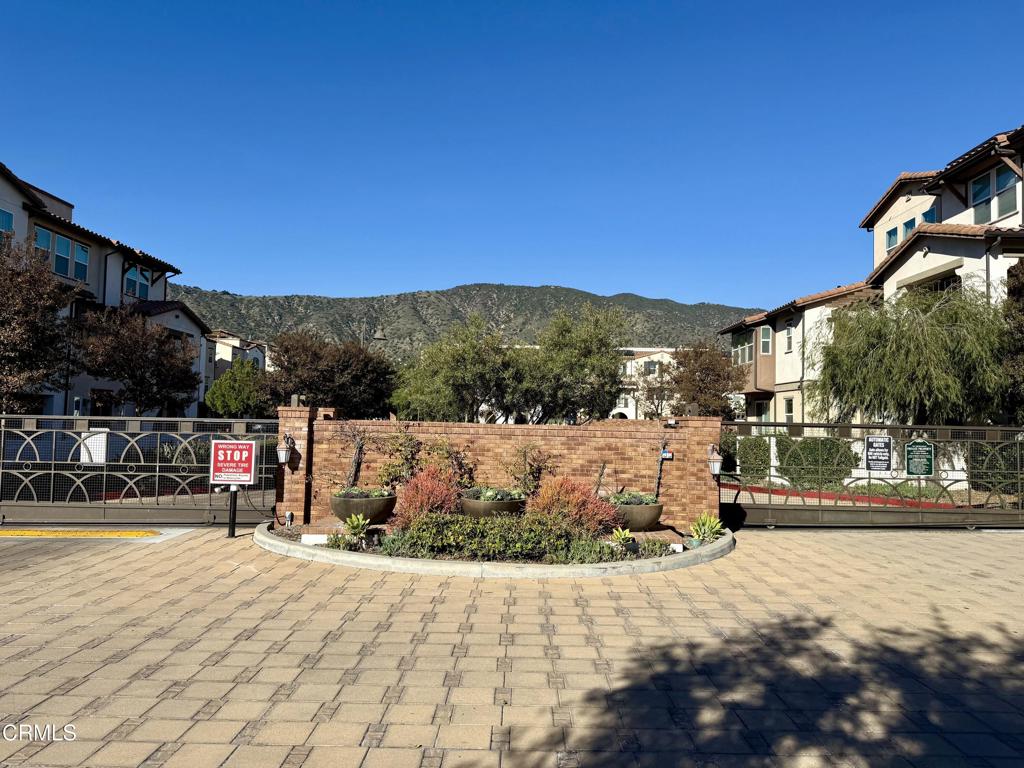 Glendora Condo: 629 West Foothill Boulevard