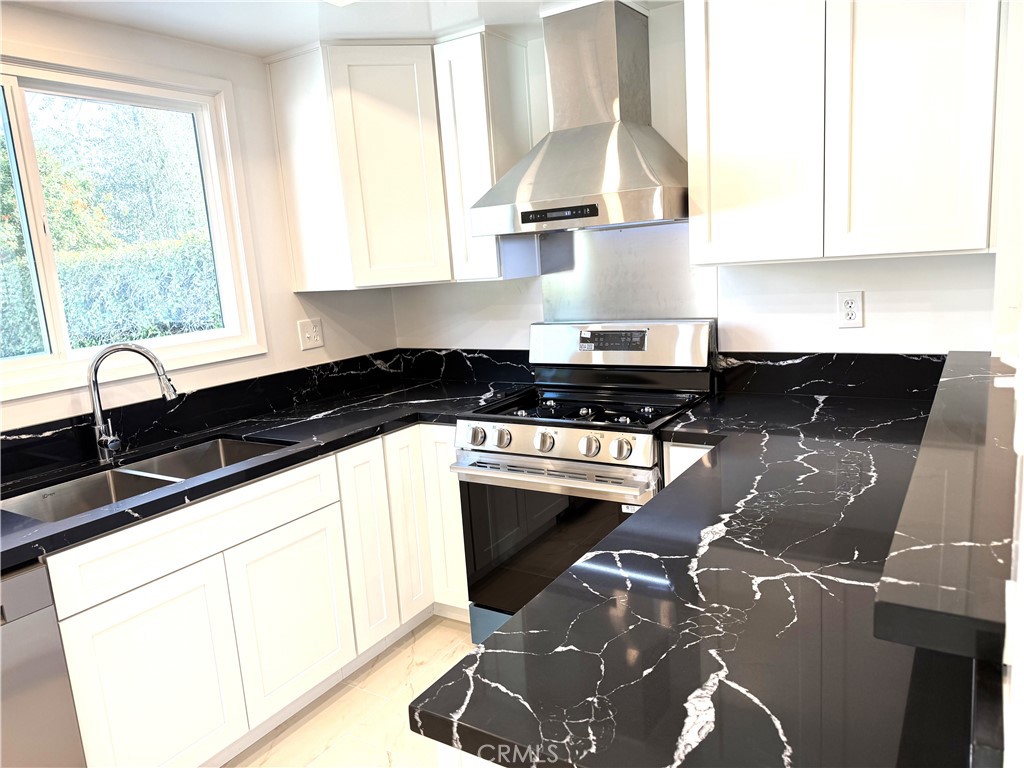 Long Beach Condo: 3650 Hackett Avenue