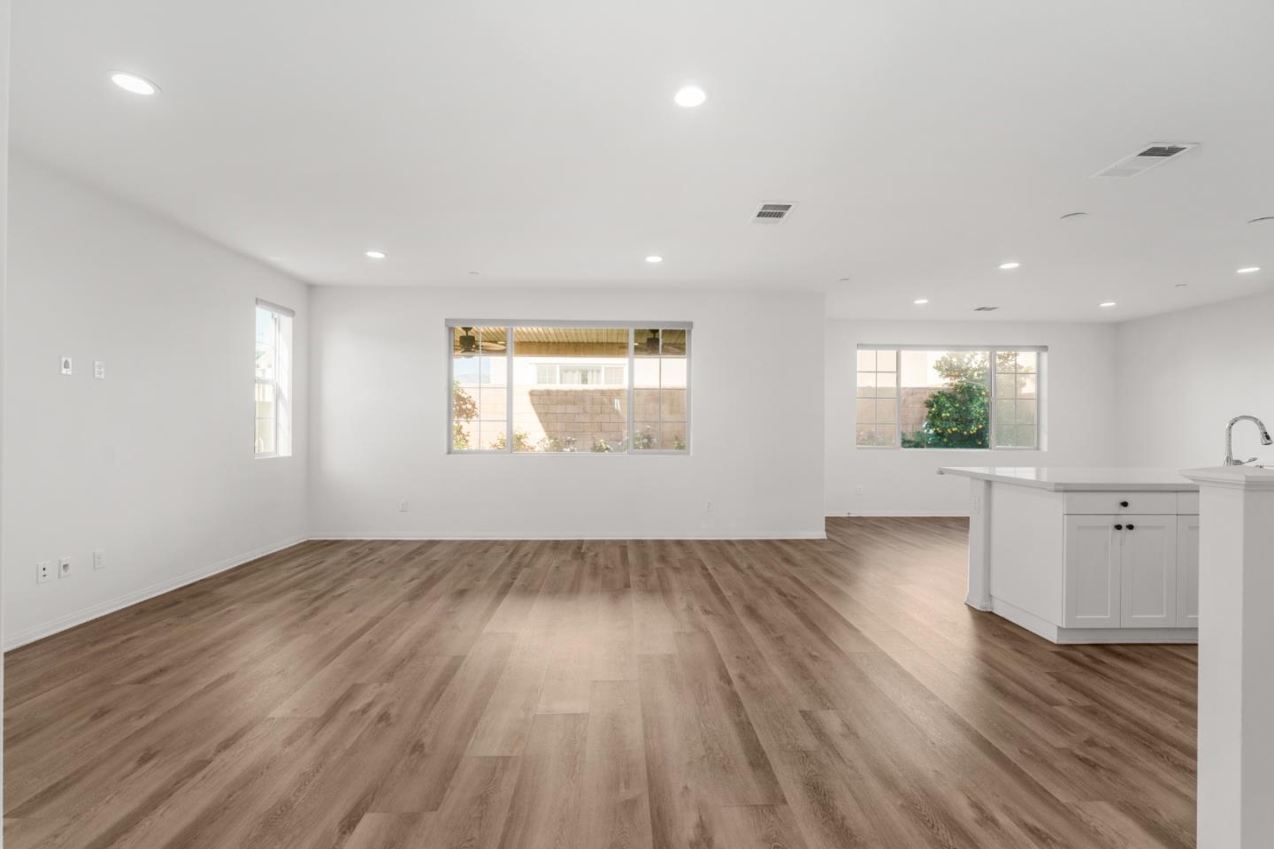 Ontario Condo: 3915 East Fincastle Street