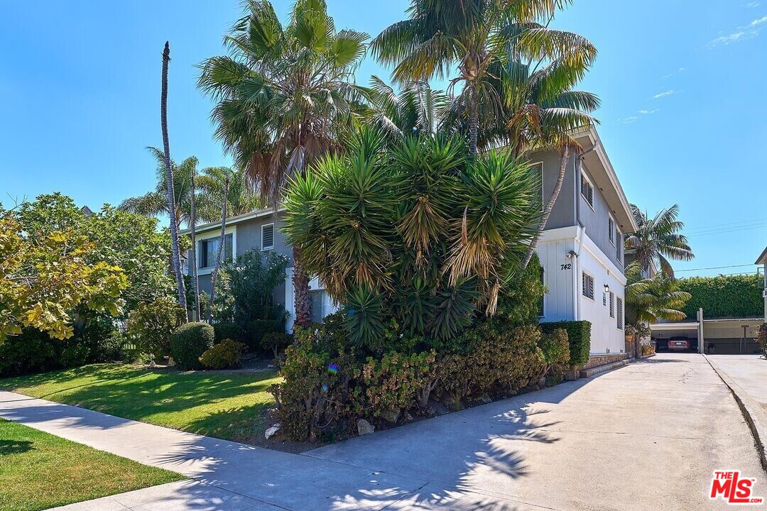 Los Angeles Condo: 742 South Plymouth Boulevard