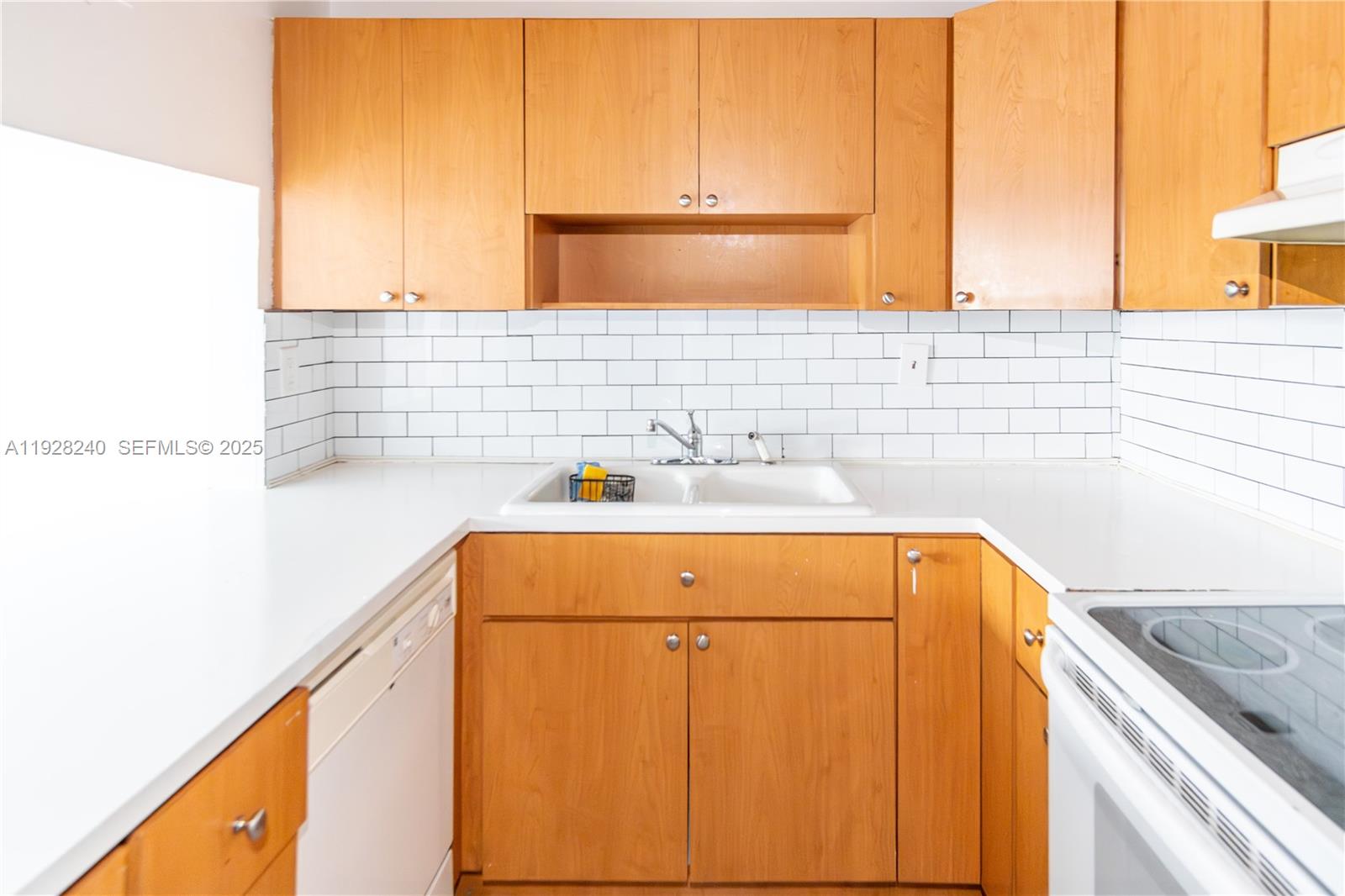 Hialeah Gardens Condo: 10000 Northwest 80th Court