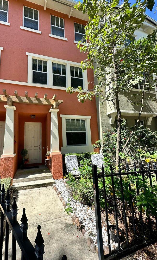 West Palm Beach Condo: 750 Millbrae Court