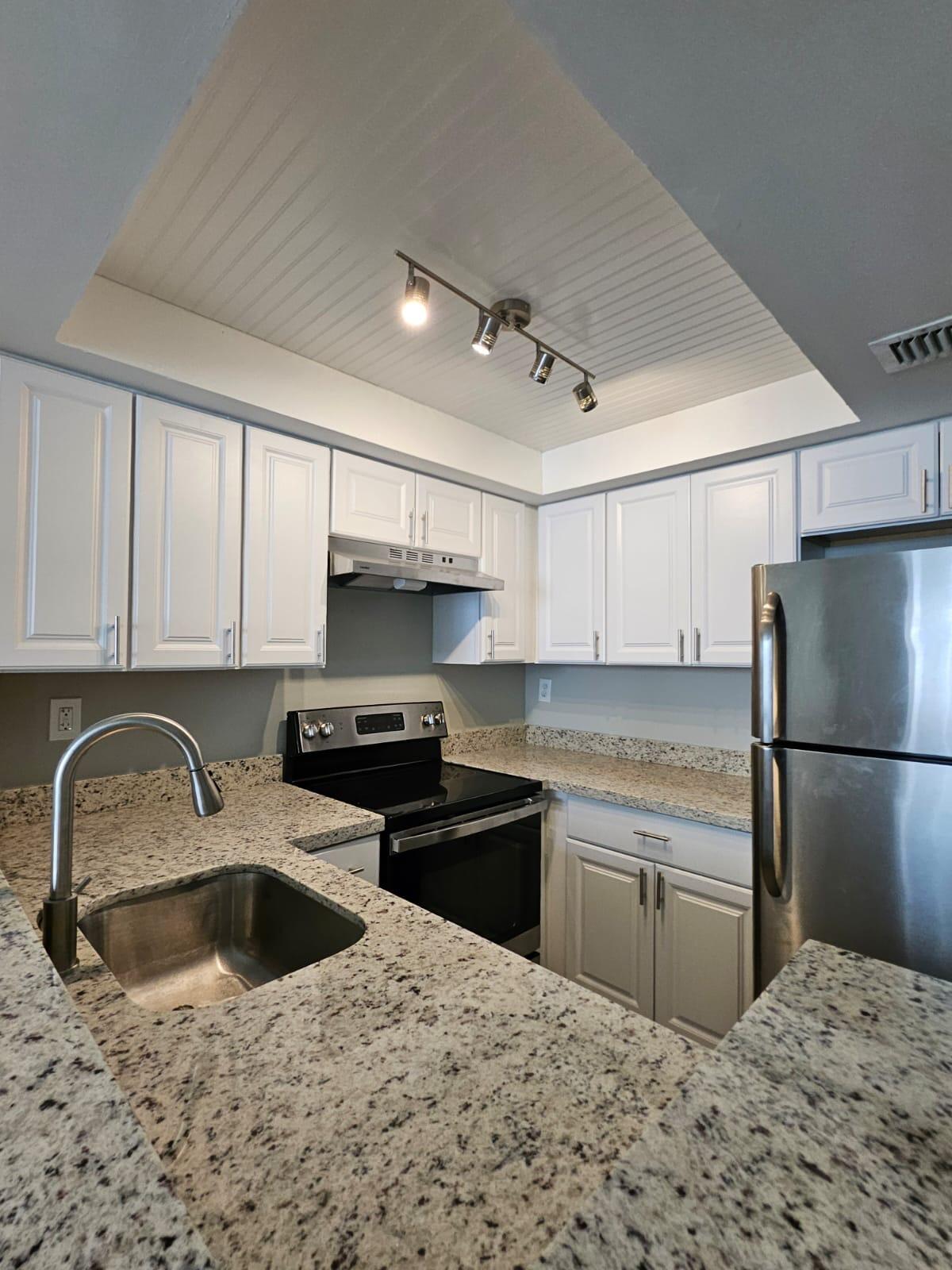 West Palm Beach Condo: 700 Executive Center Drive