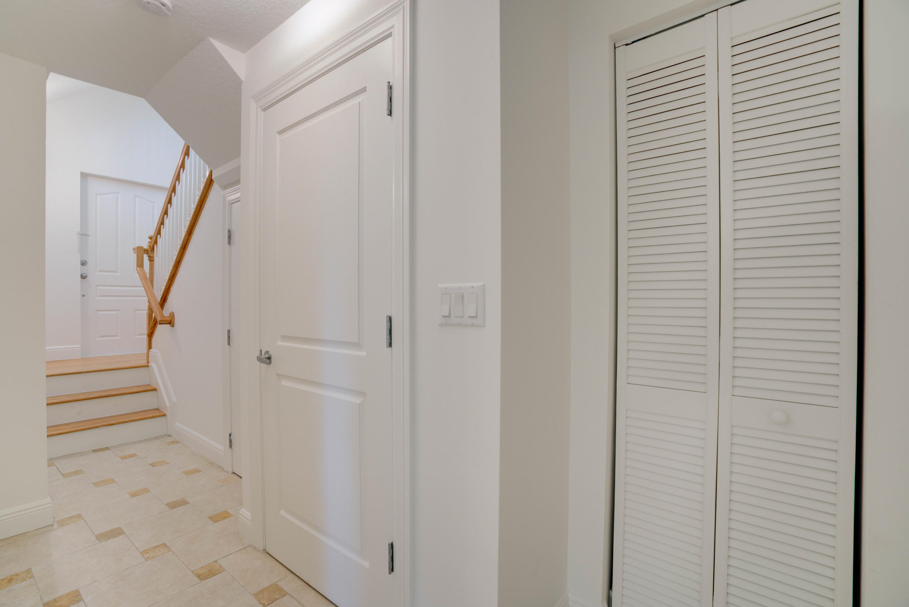 West Palm Beach Condo: 1950 Presidential Way