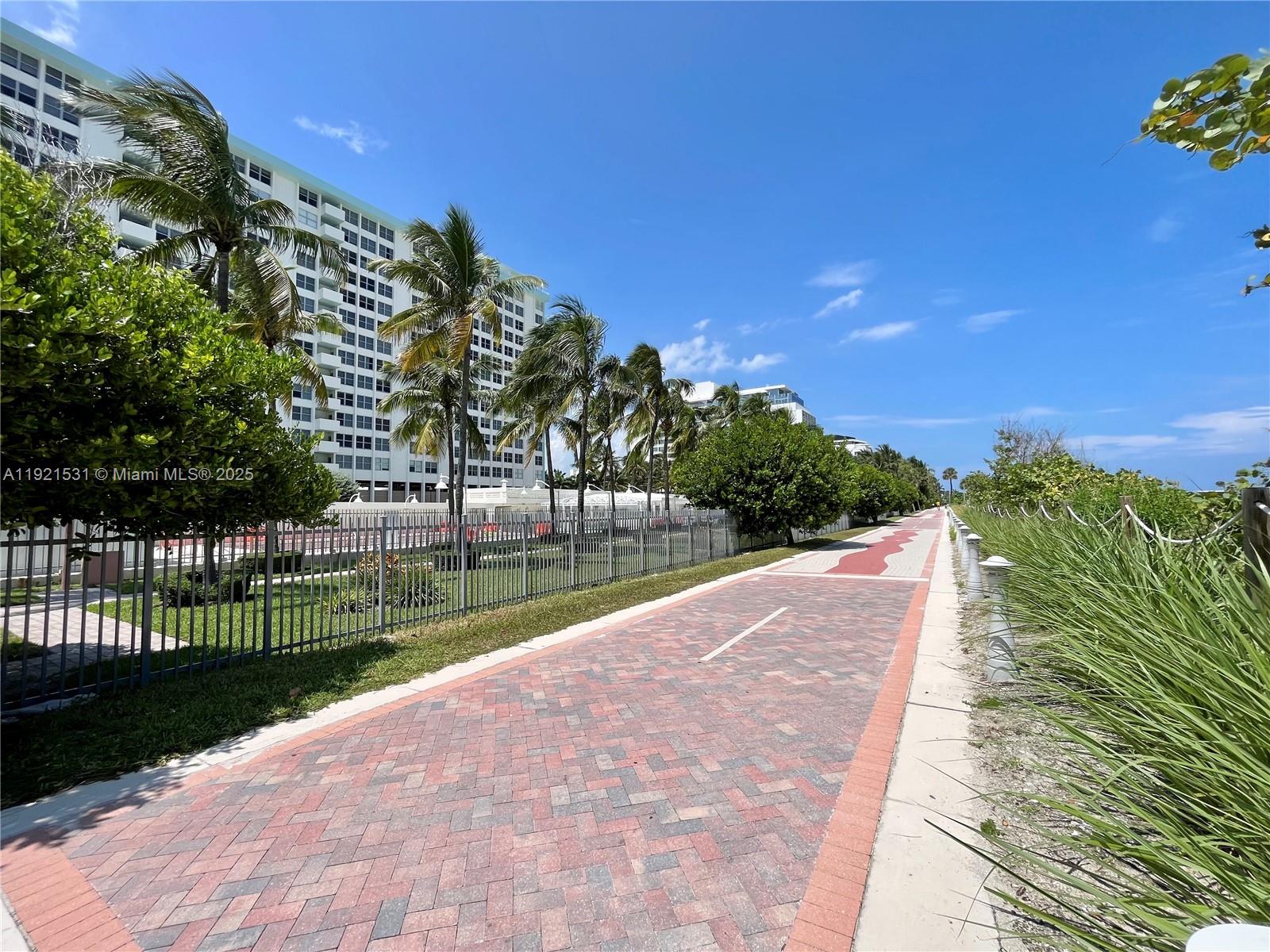Miami Beach Condo: 2899 Collins Avenue
