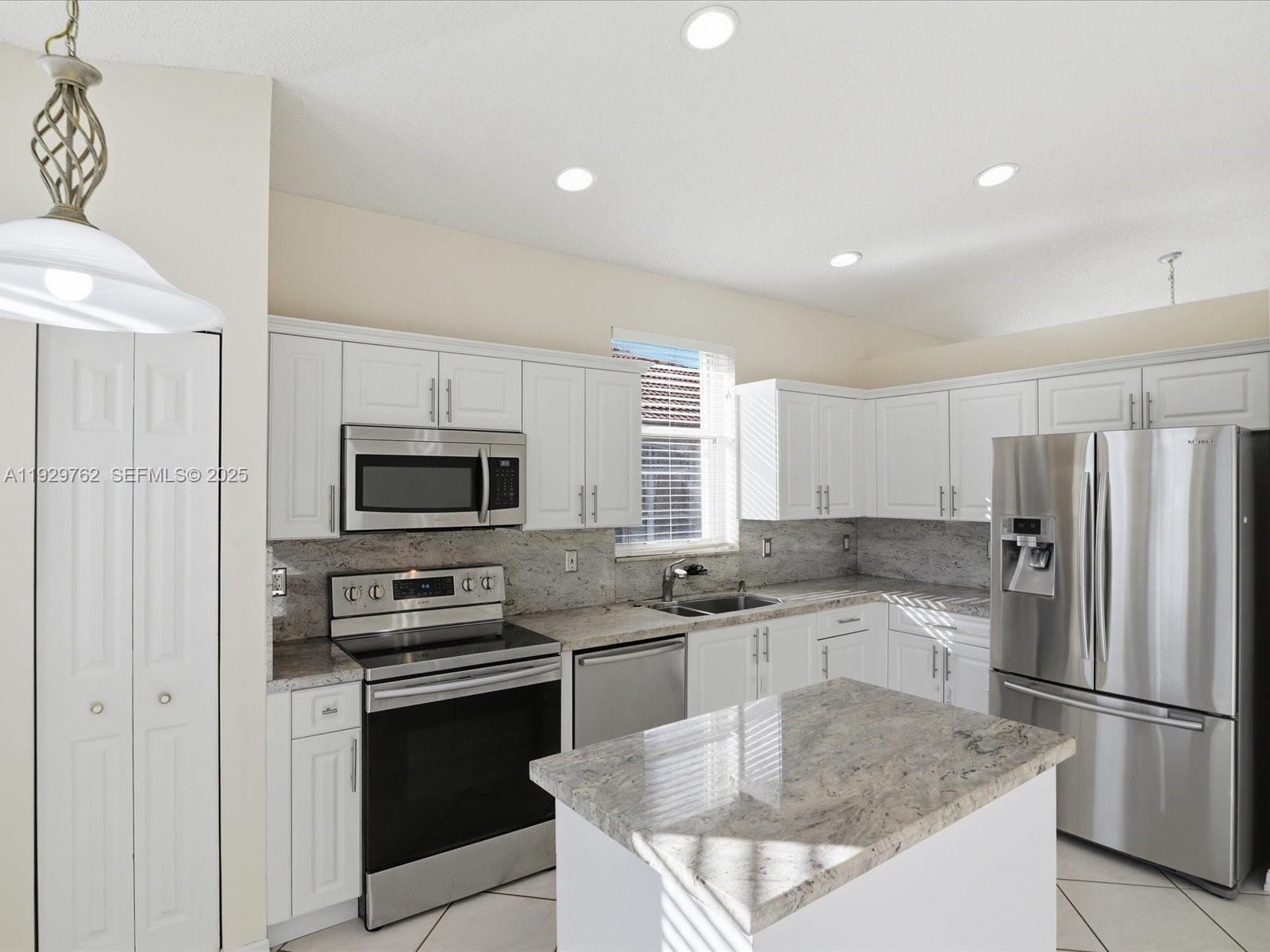 Pembroke Pines Condo: 865 Northwest 132nd Avenue