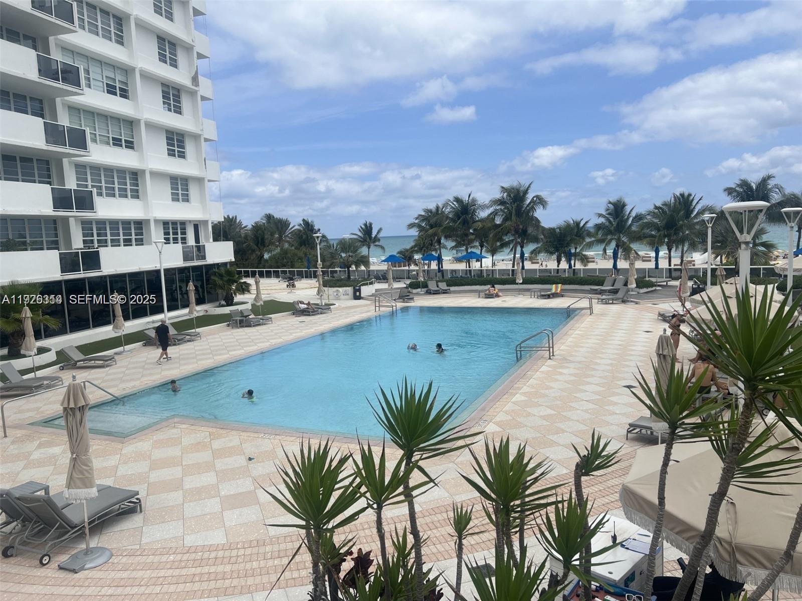 Miami Beach Condo: 100 Lincoln Road