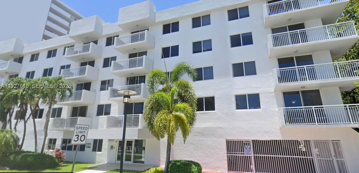 Miami Beach Condo: 1665 Bay Road