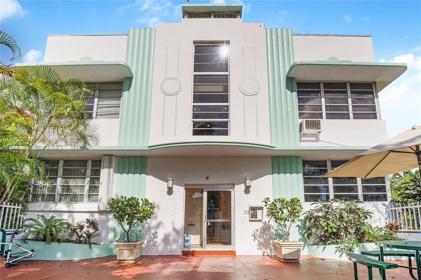 Miami Beach Condo: 760 Jefferson Avenue
