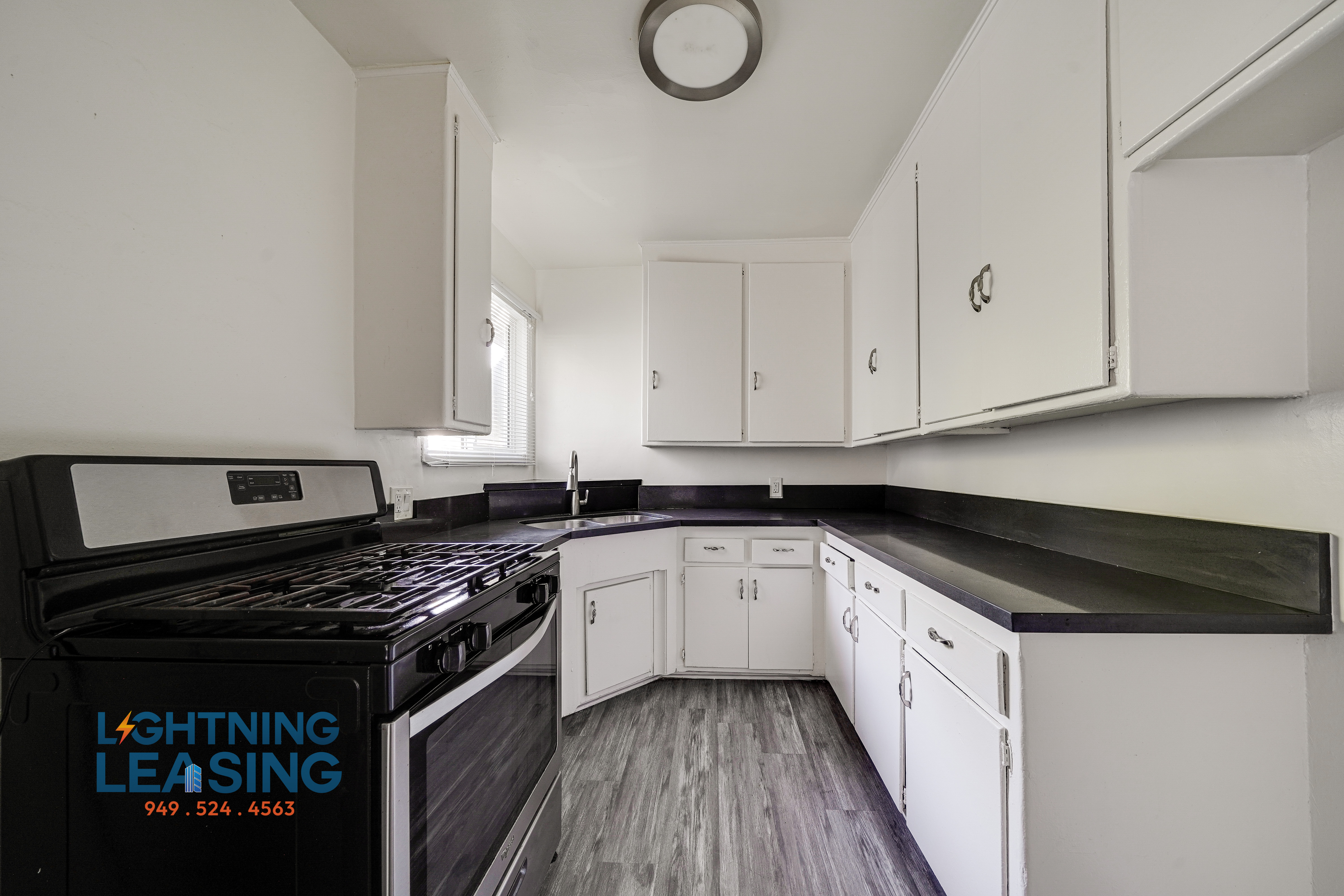 Los Angeles Condo: 230 S Coronado St