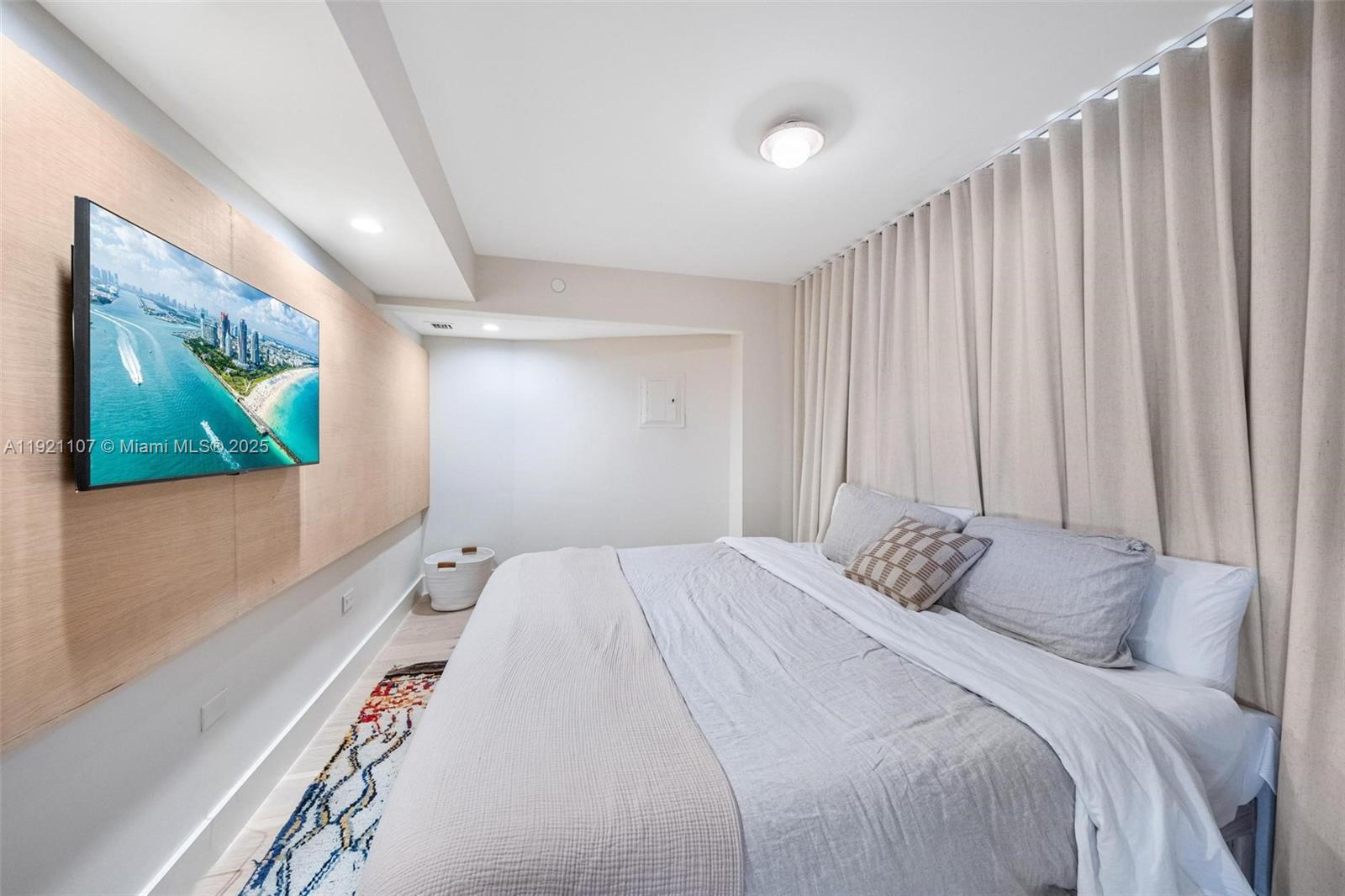 Miami Beach Condo: 1881 Washington Avenue