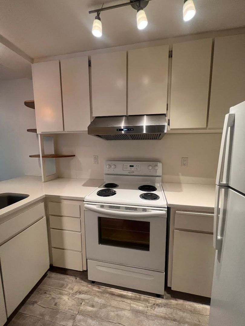 Berkeley Apartment: 2309 Blake St