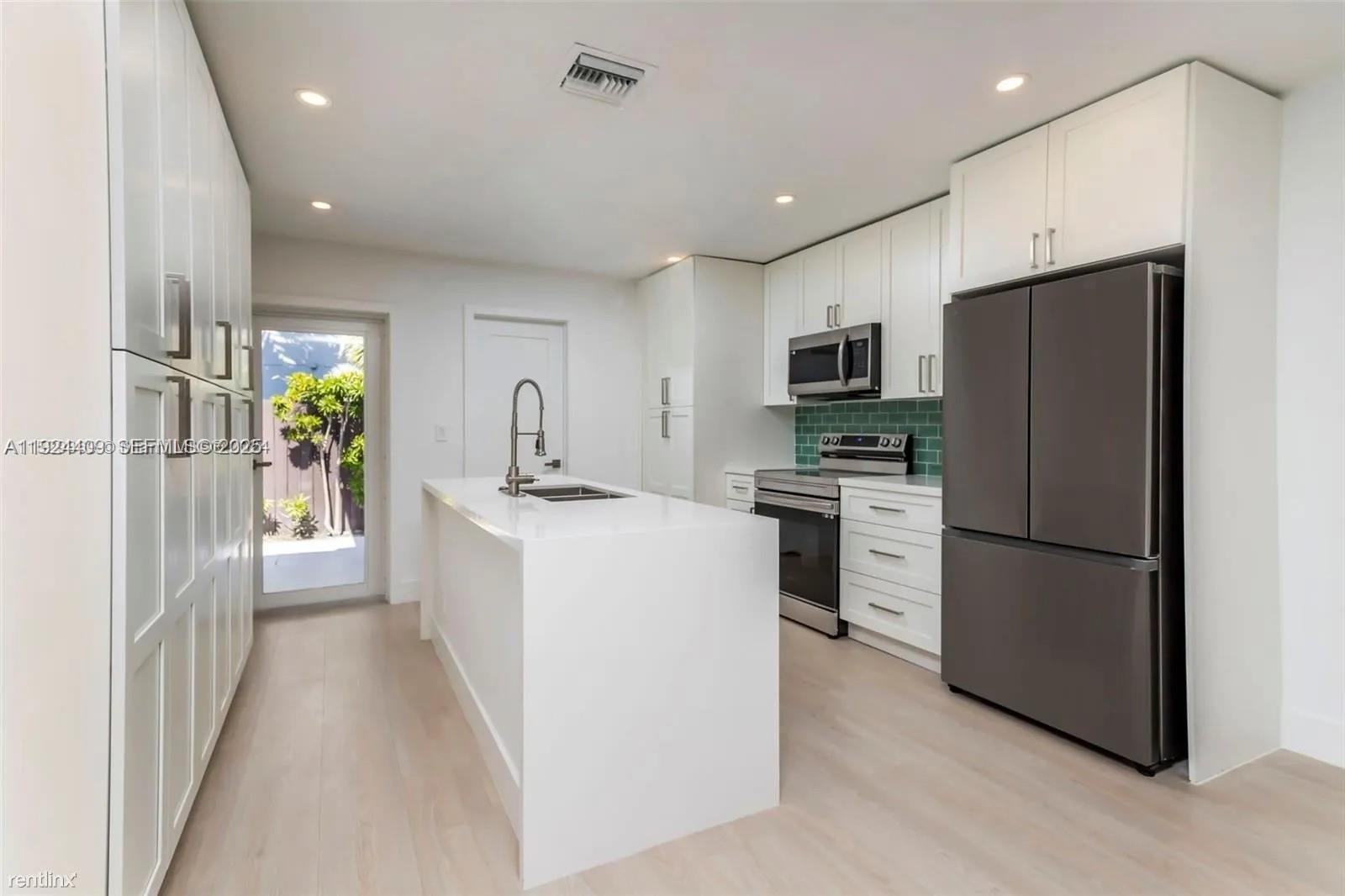 Oakland Park Condo: 1421 Northeast 30th Court