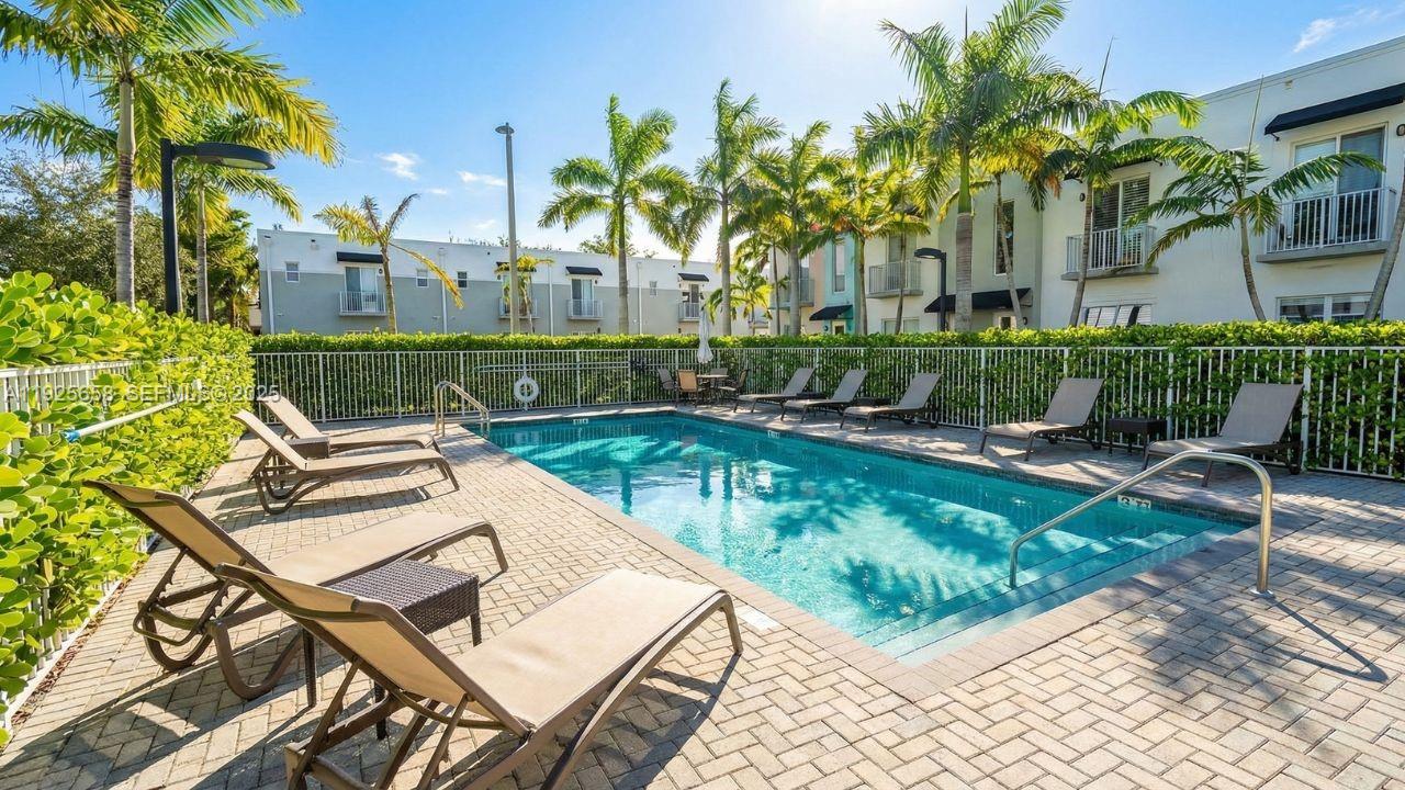 Oakland Park Condo: 460 Northeast 35th Court