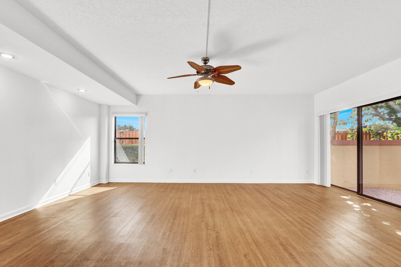 Juno Beach Condo: 52 Uno Lago Drive