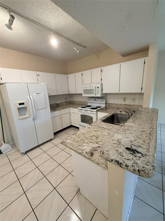 Pembroke Pines Condo: 12060 Northwest 11th Street