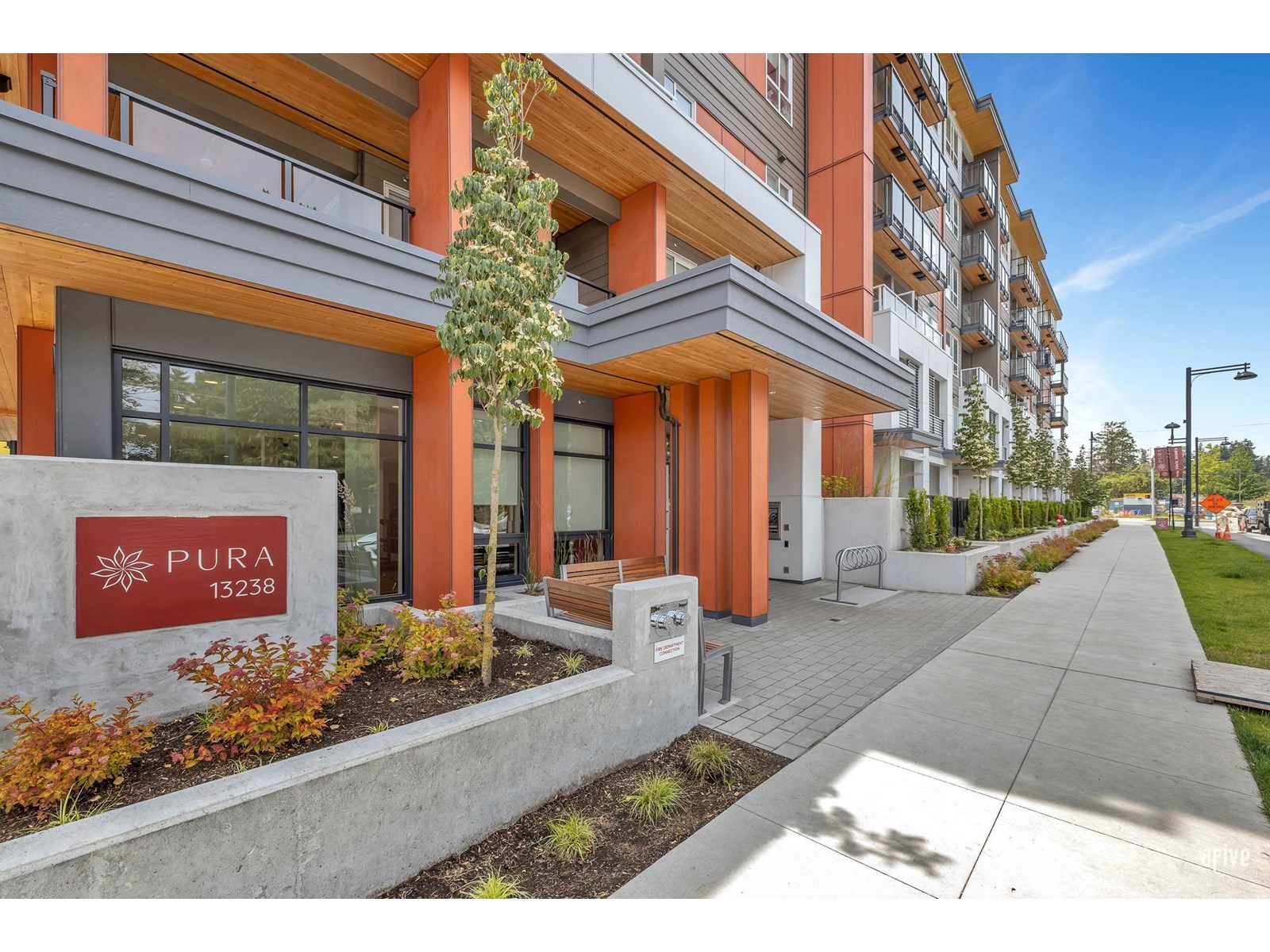 Surrey Townhome: 13238 105 Avenue - 610 610