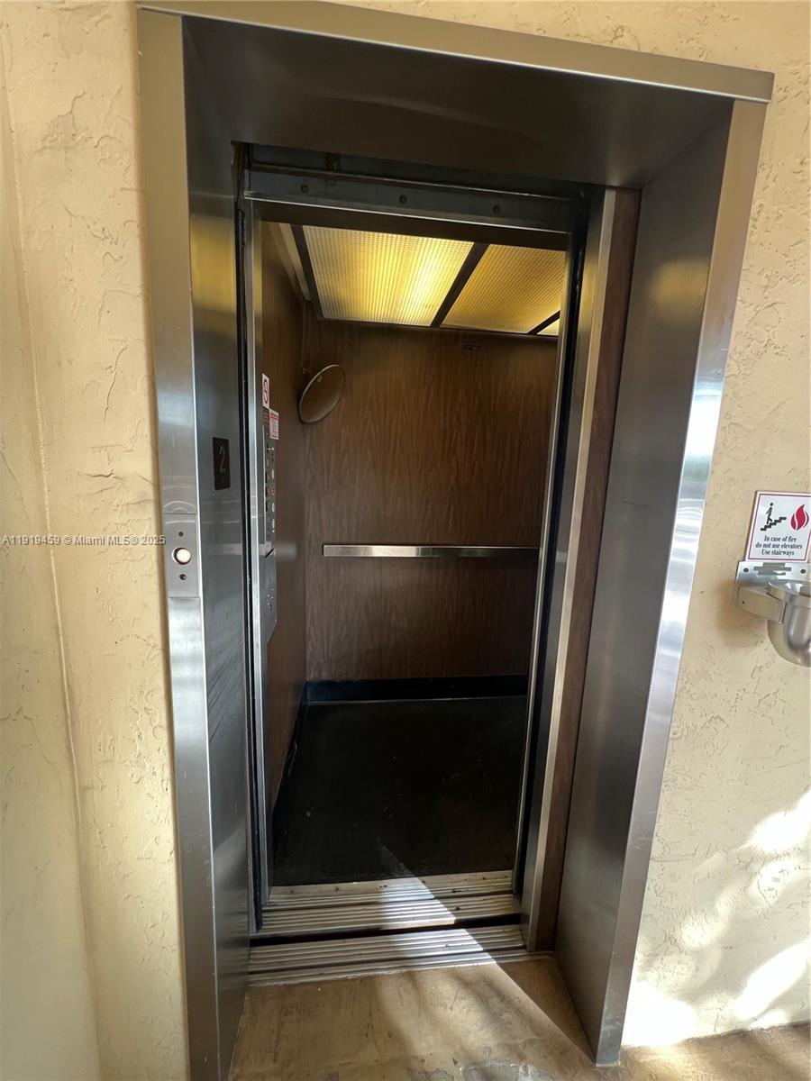 Hollywood Condo: 301 Cambridge Road