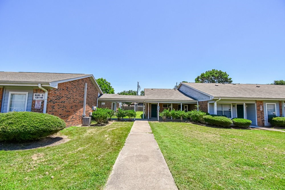 Hempstead Condo: 576 Ellen Powell