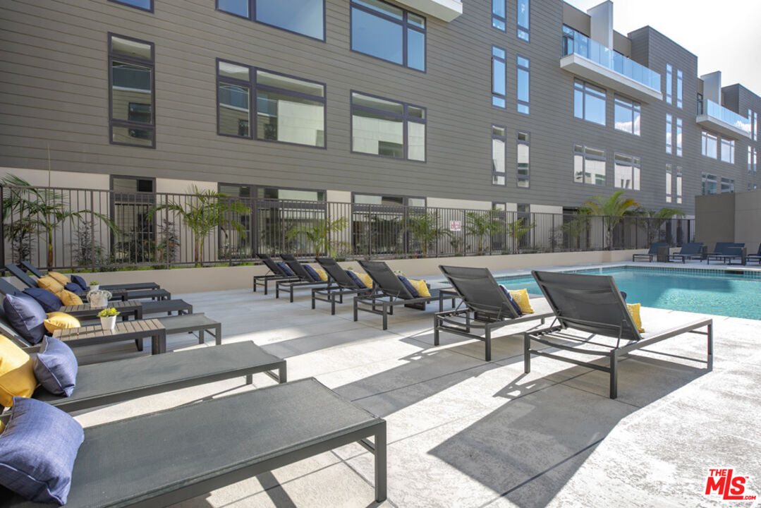 Glendale Condo: 515 West Broadway