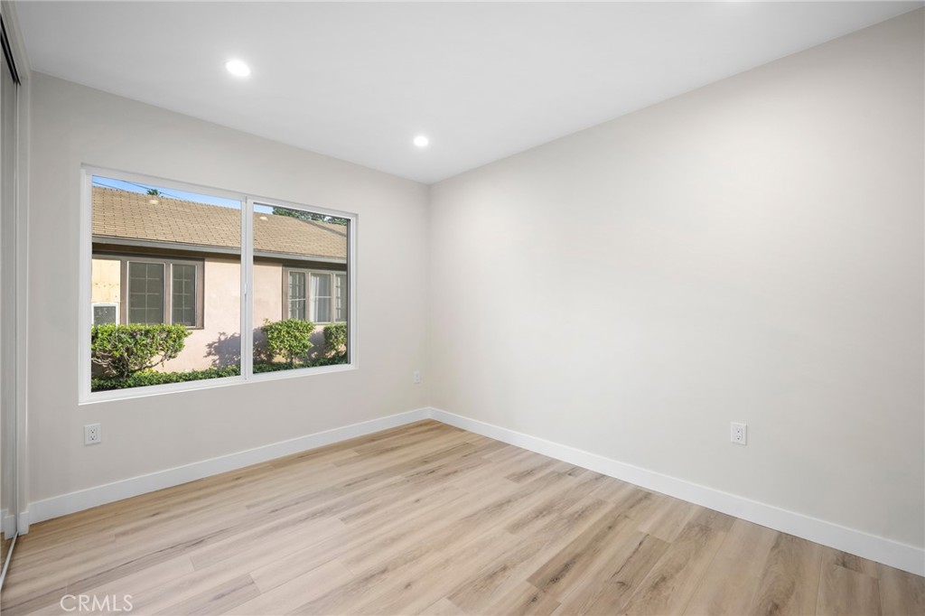 Glendale Condo: 417 Riverdale Drive