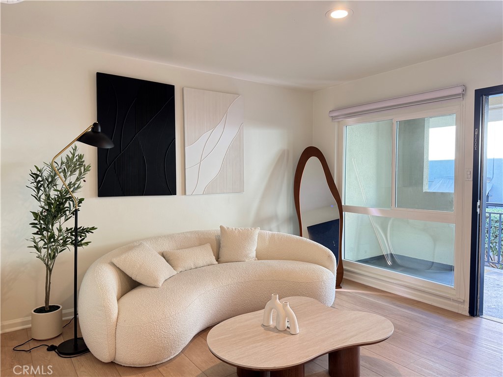 Pasadena Condo: 251 North Oakland Avenue