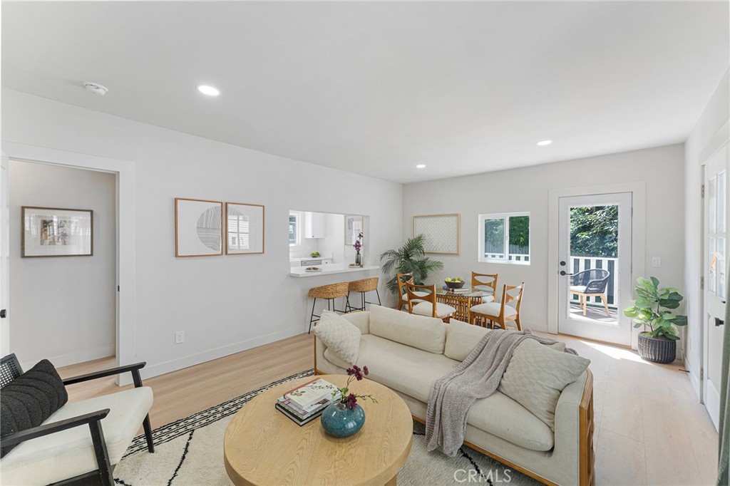Los Angeles Condo: 2628 Crestmoore Place